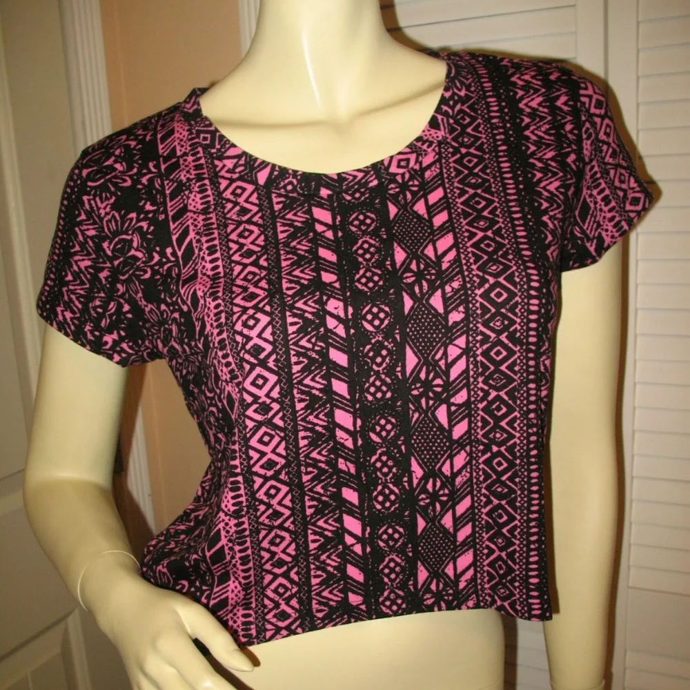 Y2K New Womens Crop Top sz Small High-Low Aztec Print Tribal Pattern Pink Black - Picture 4 of 7